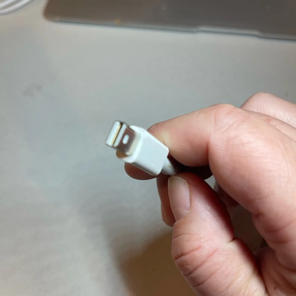 Genuine Apple Macbook Pro mini Display Port to VGA Adapter USED